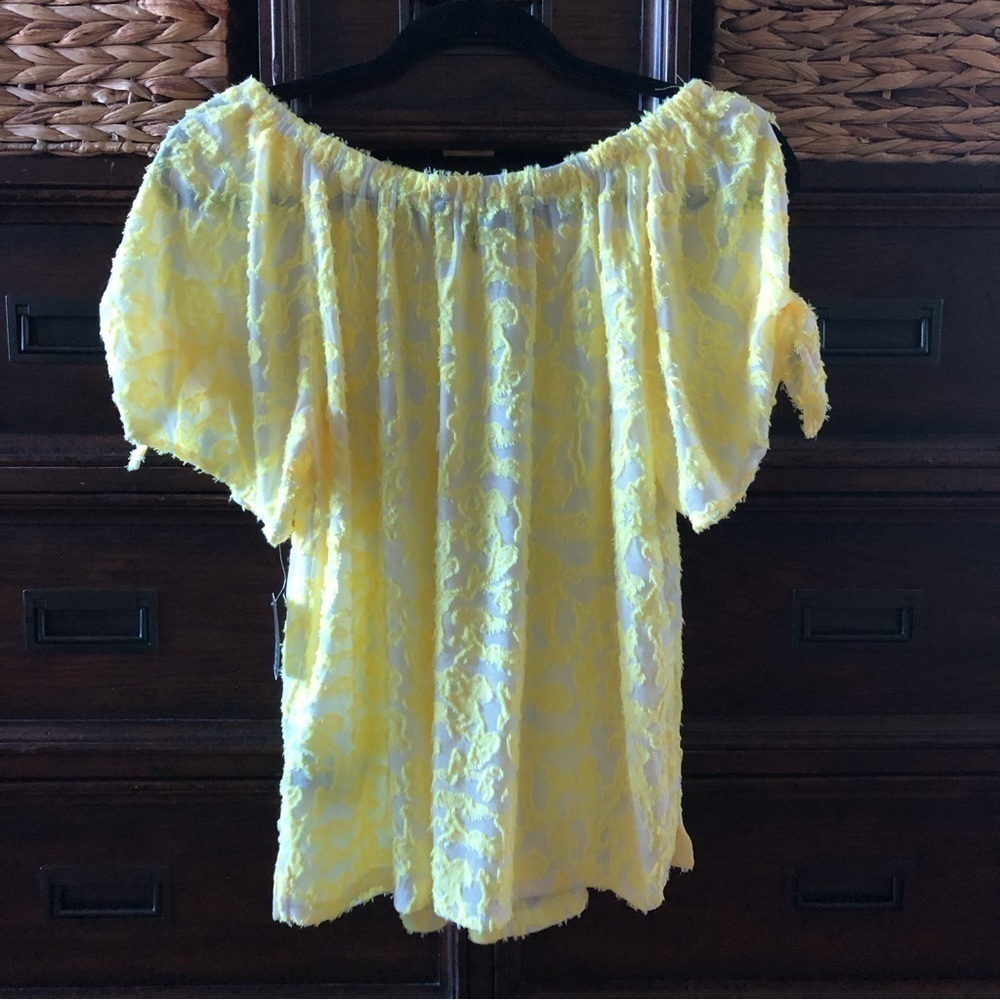 Zac & Rachel Yellow floral textured blouse in size S - Picture 2 of 8